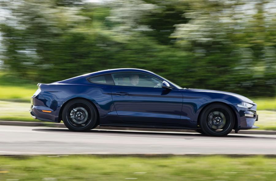  Ford Mustang EcoBoost Fastback 2018 года  (UK) (фото 2 из 4)
